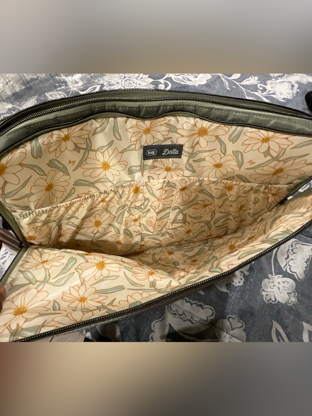 Lug Delta 17” Laptop Case, Sage Green - Picture 3 of 6